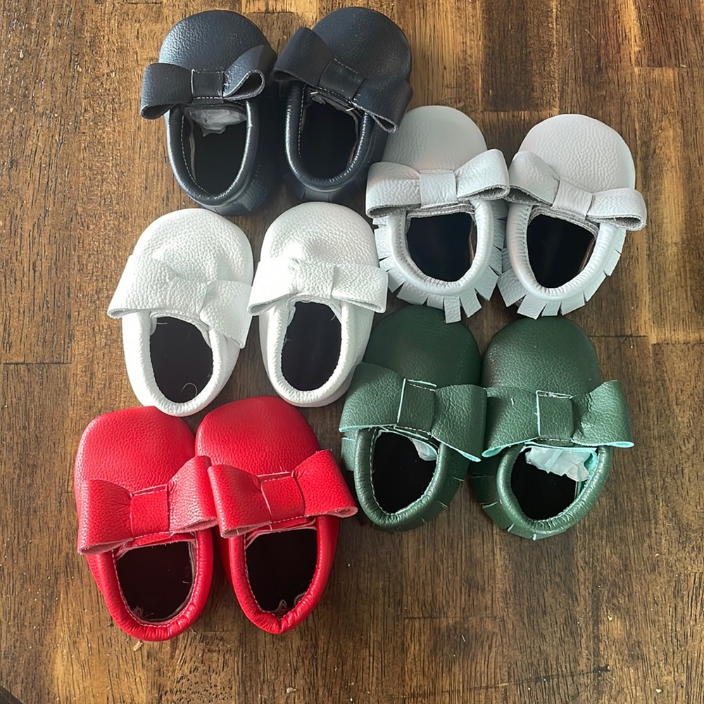 5 pairs of Texas Moccs!
